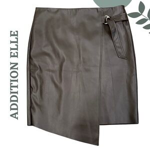 Sleek + Chic Faux Leather Skirt – Black | Exposed Zipper ADDITION ELLE Size 16